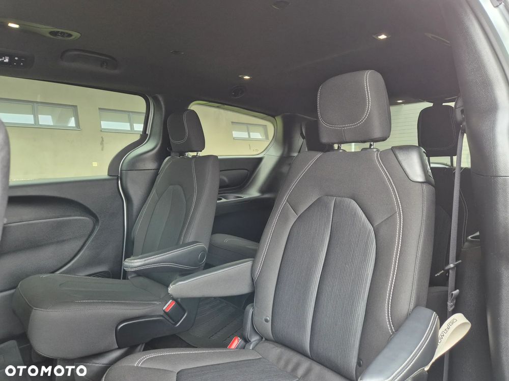 Chrysler Pacifica - 26