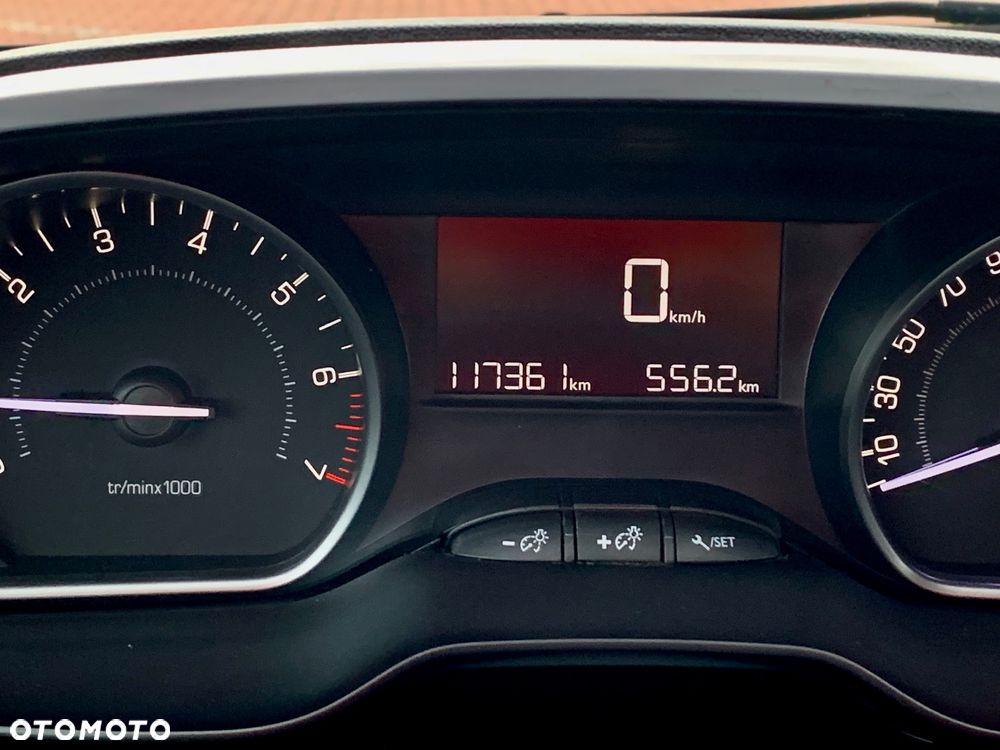 Peugeot 2008 1.2 Pure Tech Style EU6 - 19