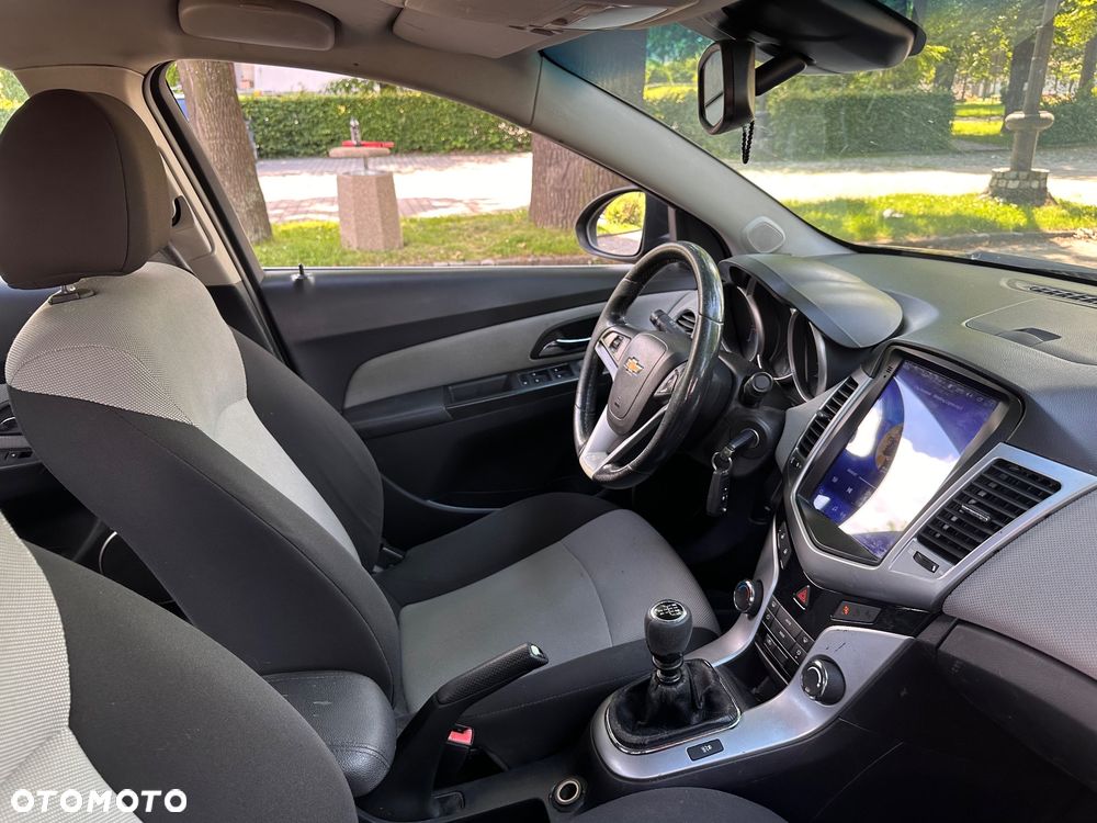 Chevrolet Cruze 1.8 LS+ - 21