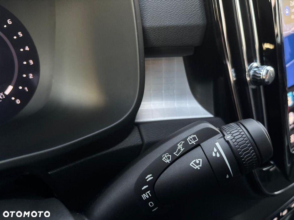 Volvo XC 40 B3 Core - 22