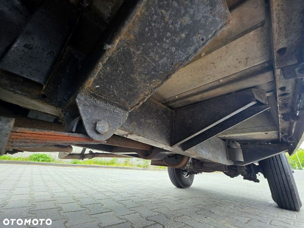 Land Rover Defender - 35