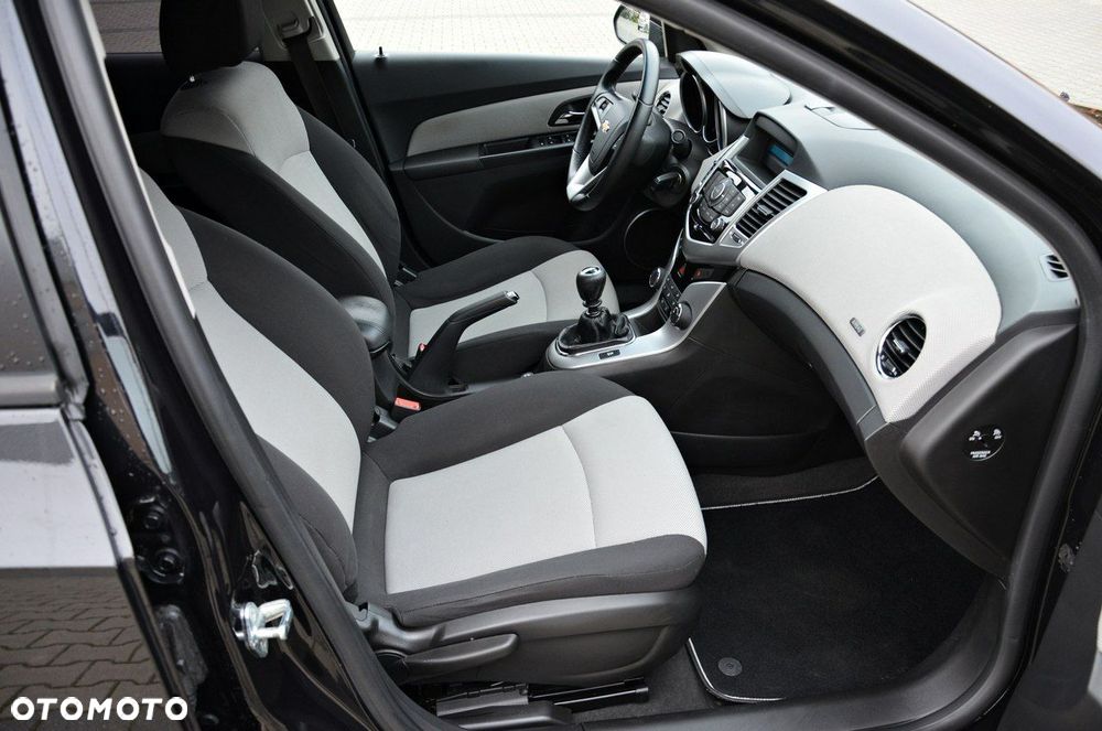 Chevrolet Cruze 1.6 LS - 36