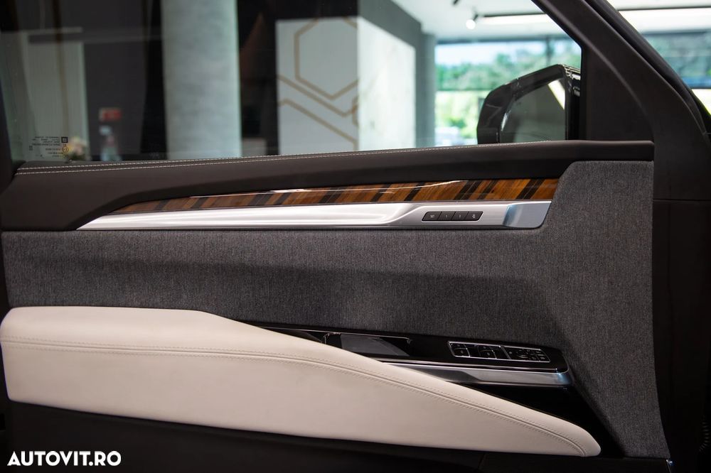 Cadillac Escalade - 12