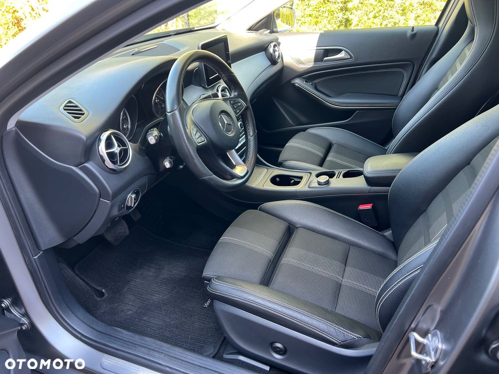 Mercedes-Benz GLA 200 7G-DCT AMG Line - 23