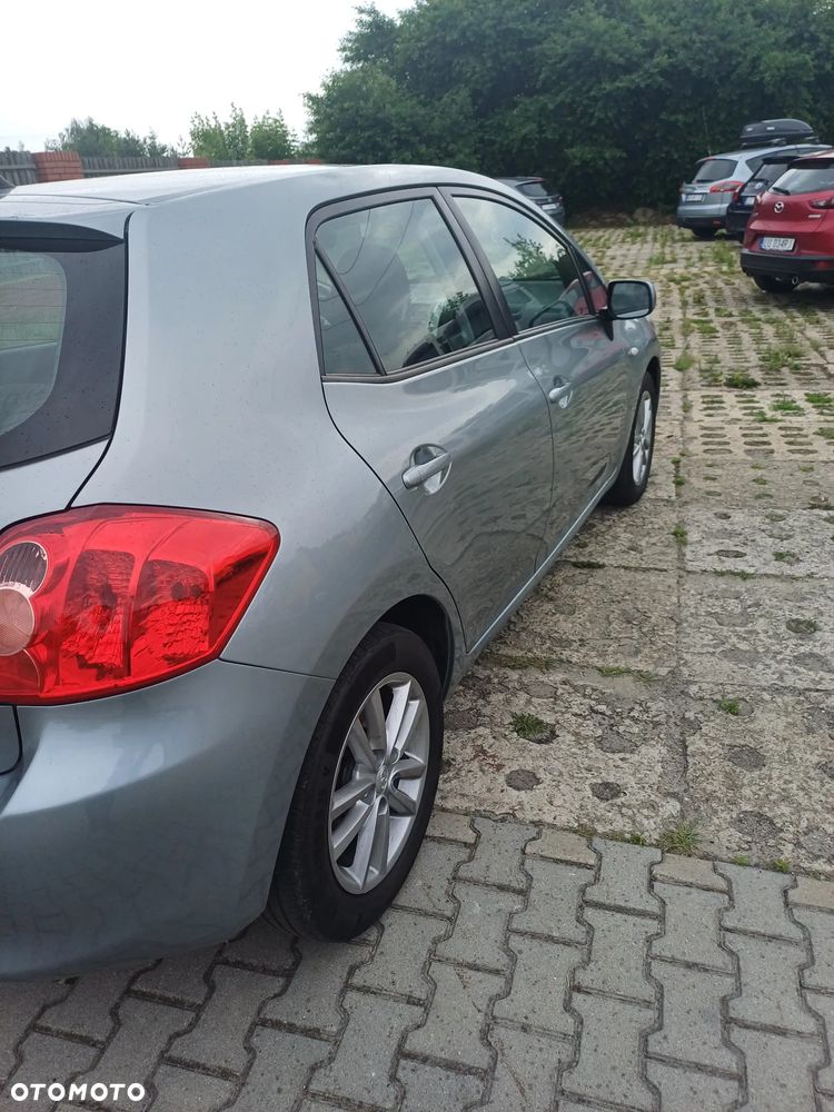 Toyota Auris 1.6 Premium + - 3