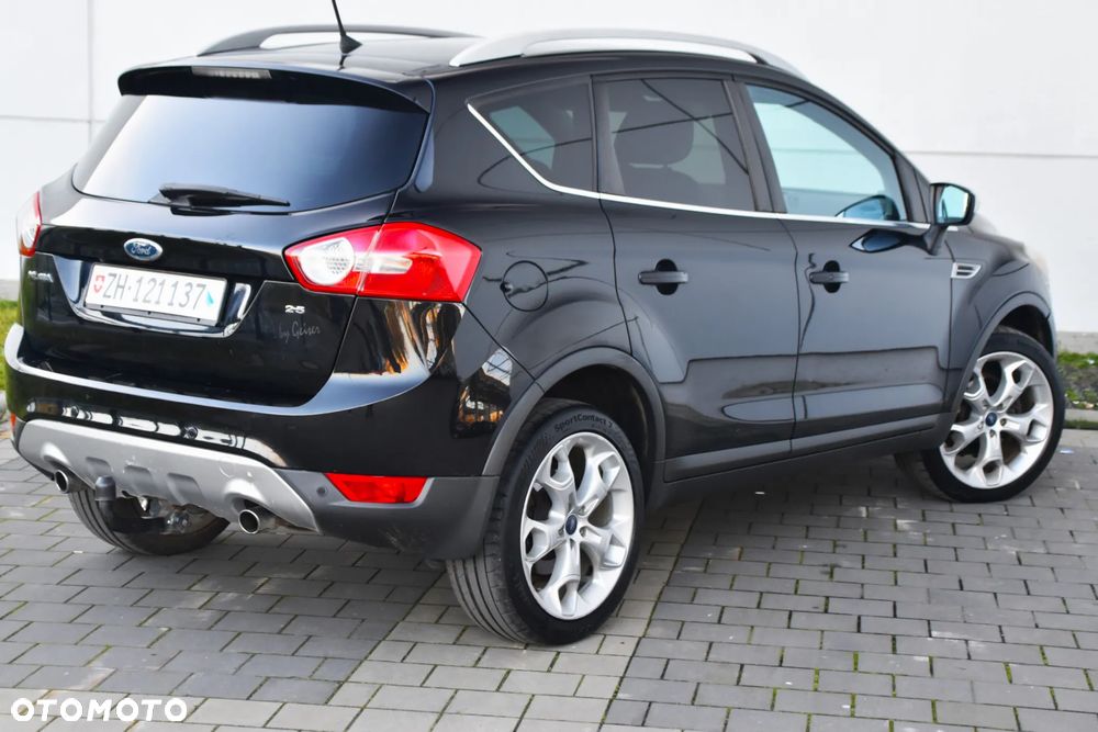 Ford Kuga 2.5 4x4 Titanium - 38