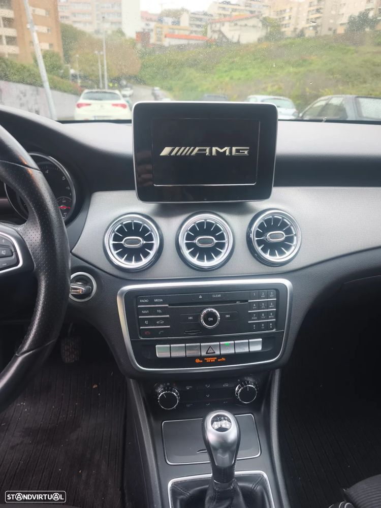 Mercedes-Benz CLA 180 d Shooting Brake AMG Line - 9