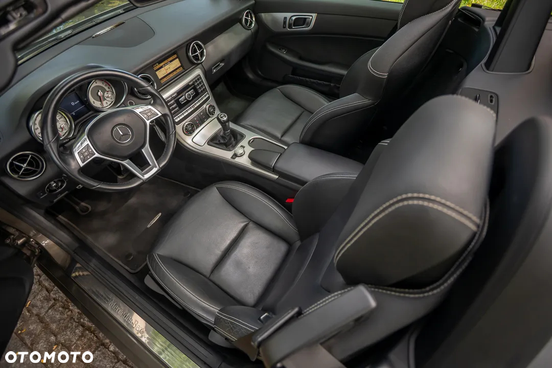 Mercedes-Benz SLK 200 (BlueEFFICIENCY) - 24