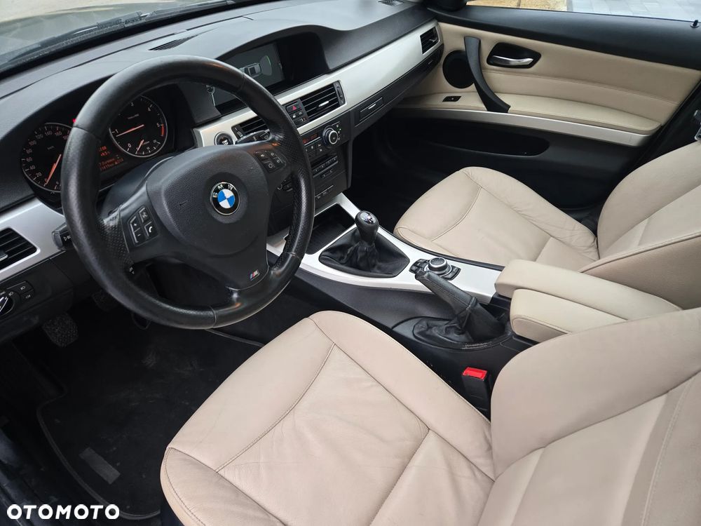BMW Seria 3 320d xDrive DPF - 19