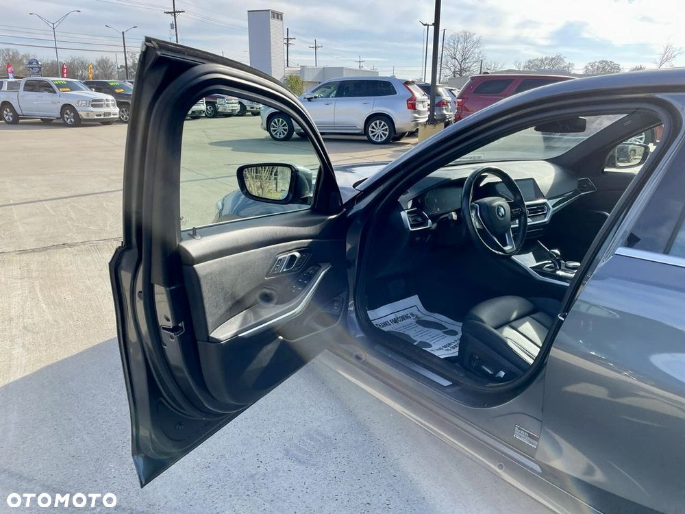BMW Seria 3 330i - 7