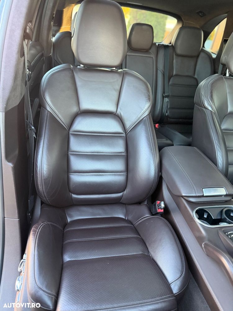 Porsche Cayenne - 21