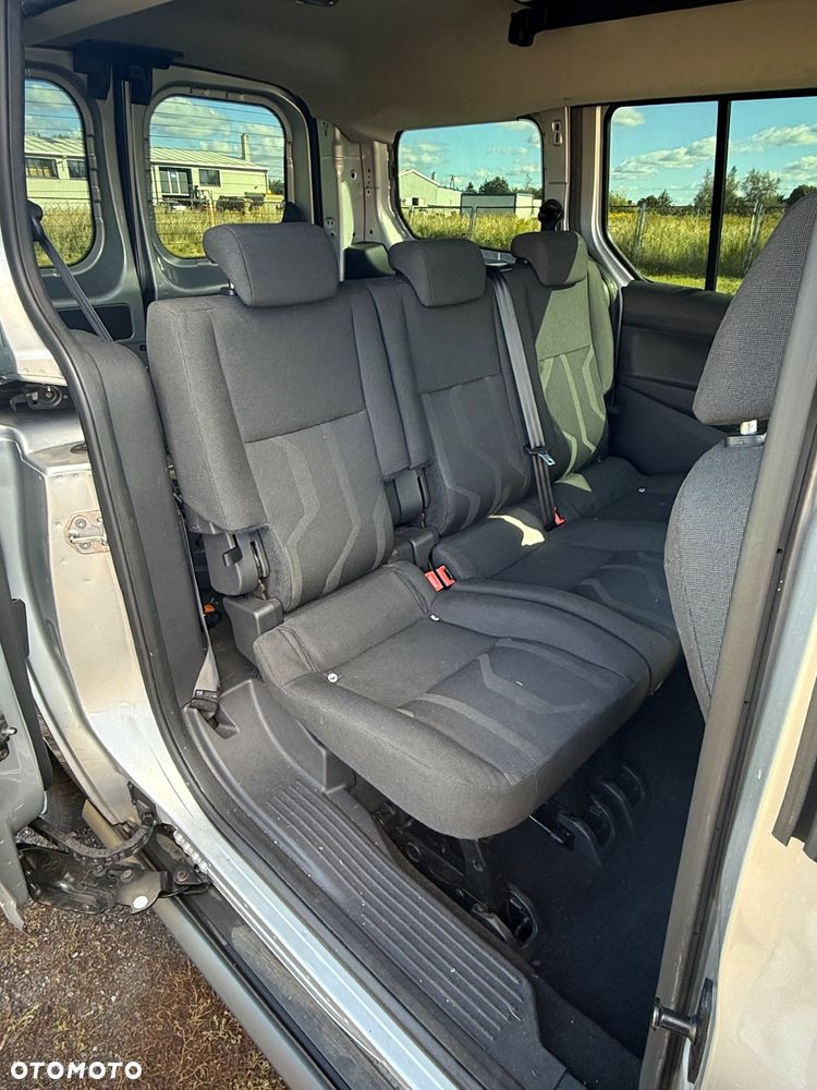 Ford Transit Connect - 13