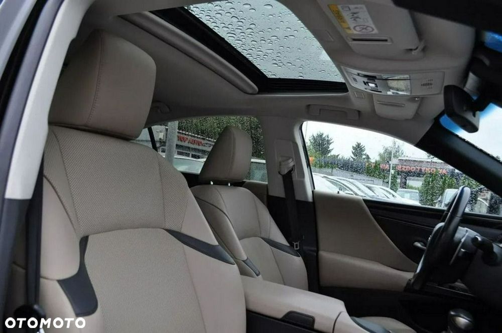 Lexus ES 300h Business Edition + - 35