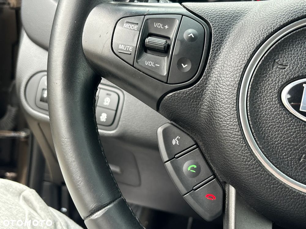 Kia Carens 1.6 GDI Attract - 25