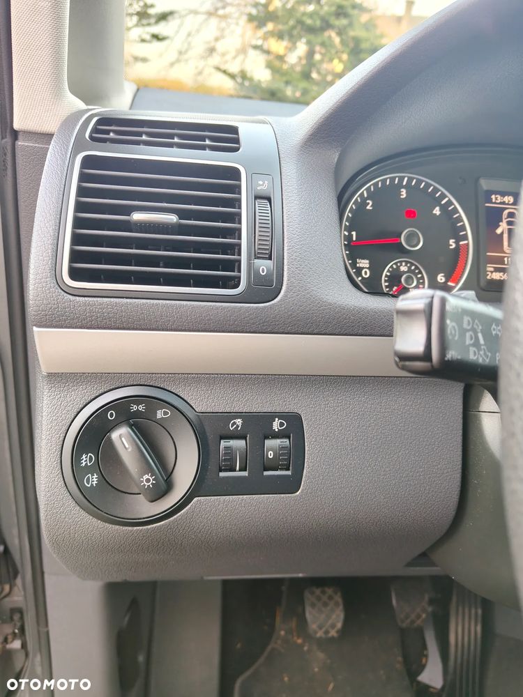 Volkswagen Touran 2.0 TDI DPF STYLE - 17