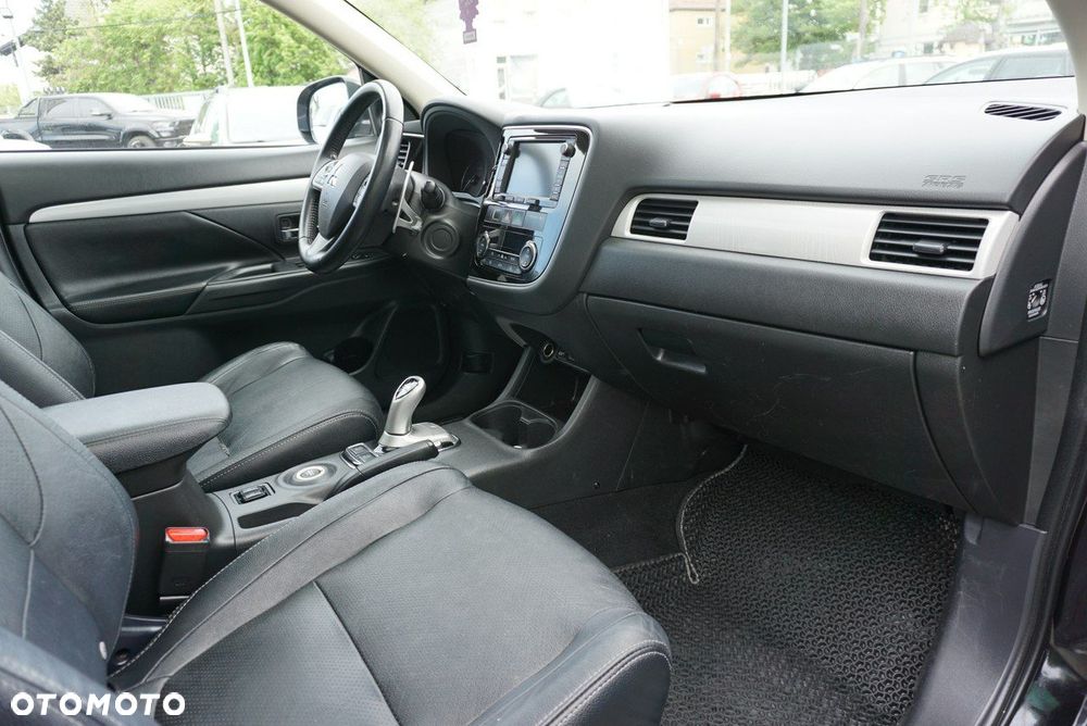 Mitsubishi Outlander - 31