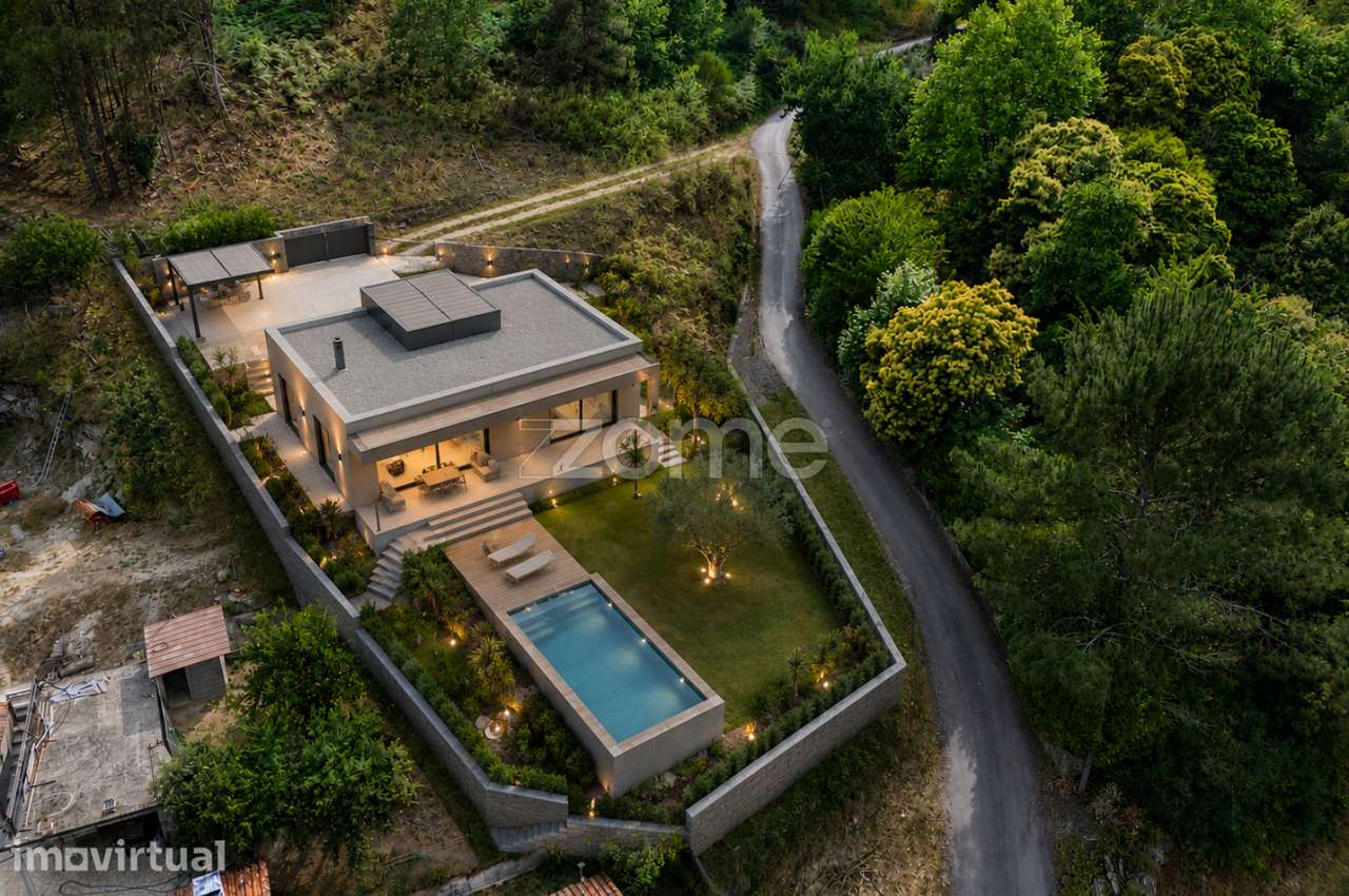 Moradia em Pedra para Restauro com Vista para o Rio do Ermal – Viei...