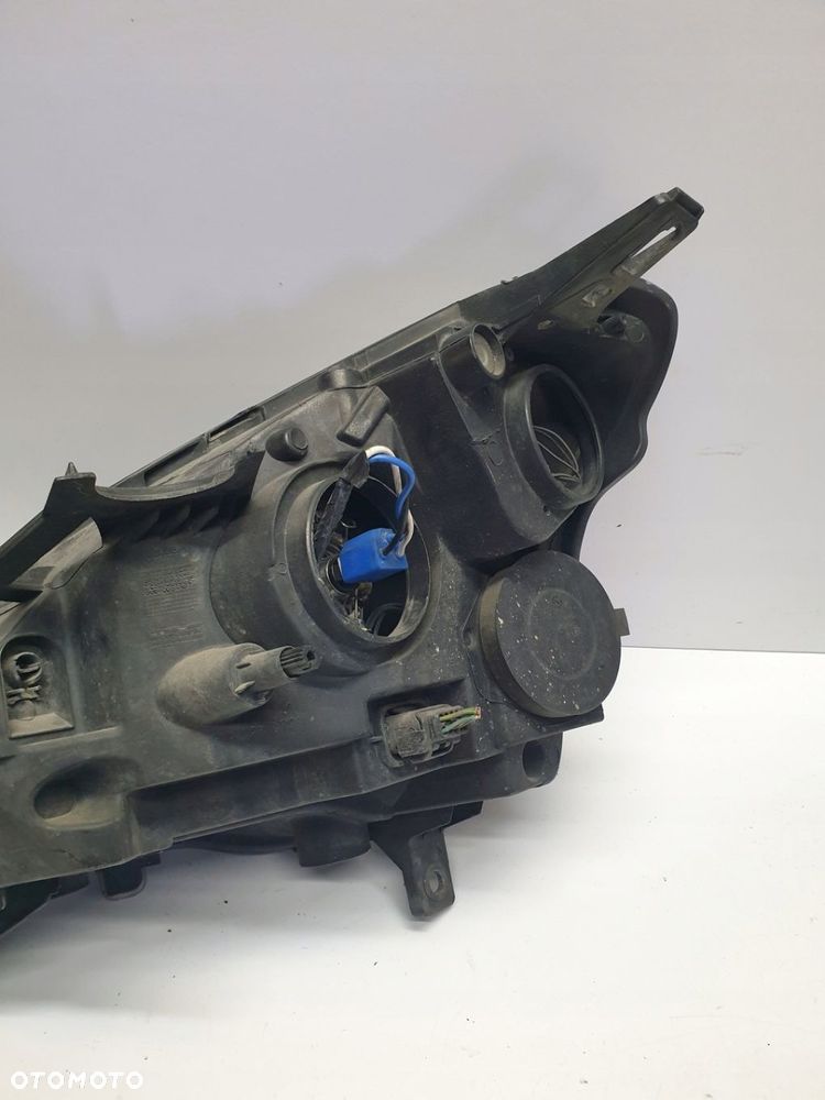 REFLEKTOR LAMPA PRZEDNIA PRAWA PRZÓD PRAWY EU PEUGEOT PARTNER II 2011 ROK - 6