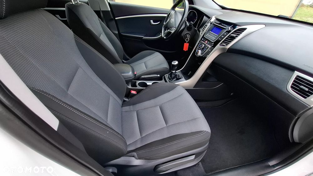 Hyundai i30 blue 1.4 YES Silver - 33
