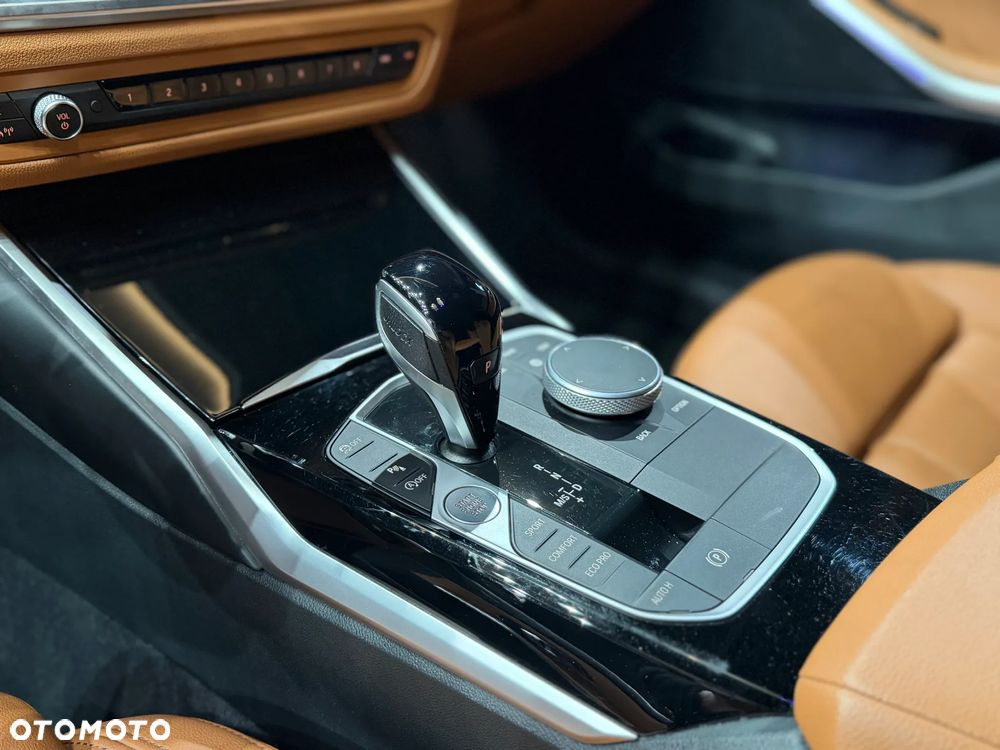 BMW Seria 3 330i xDrive Sport Line - 9