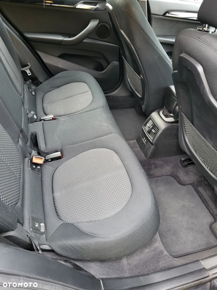 BMW X1 sDrive18i - 10