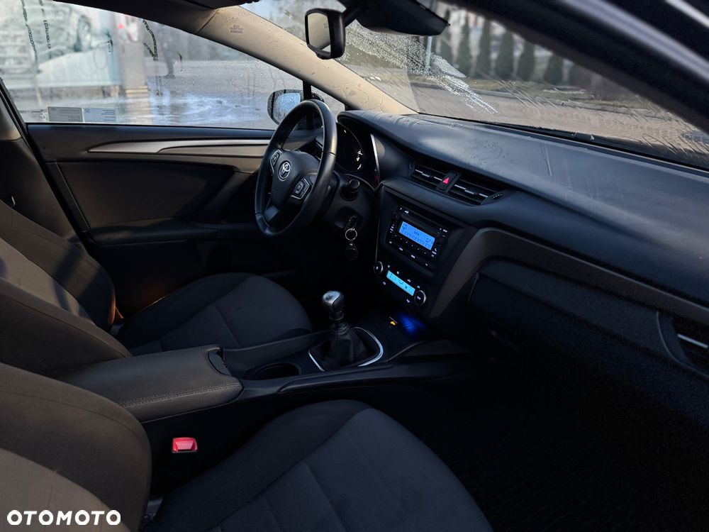 Toyota Avensis - 8