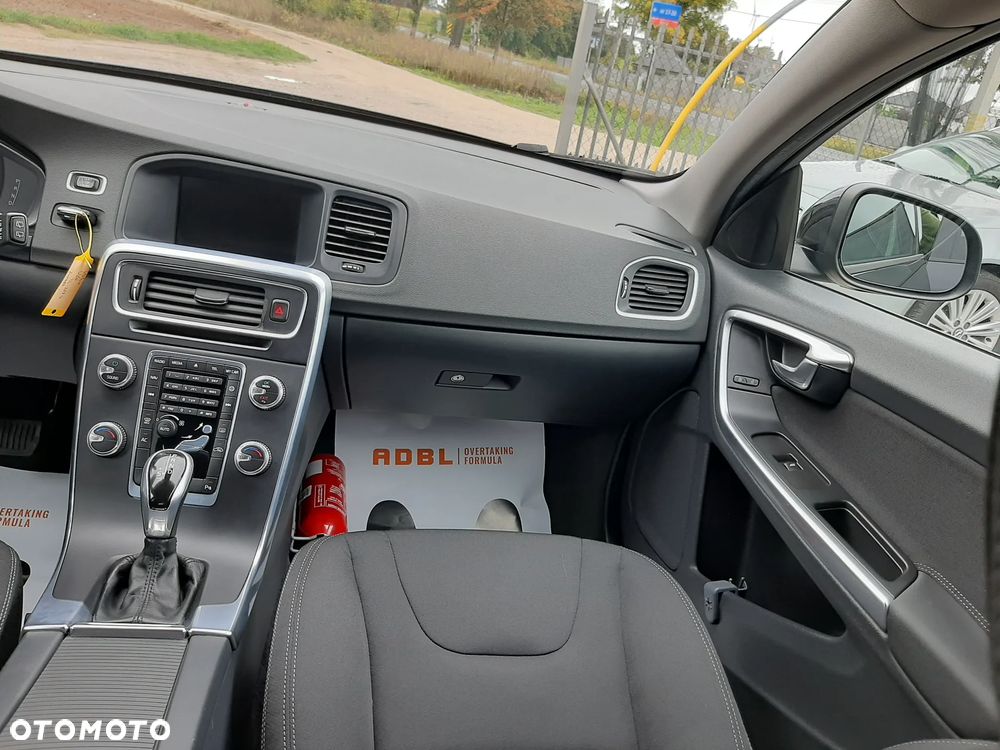 Volvo V60 D2 Momentum - 31