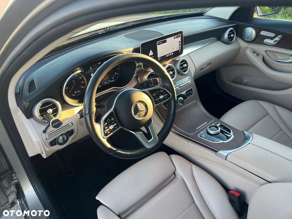 Mercedes-Benz Klasa C 300 4Matic 9G-TRONIC Avantgarde - 12