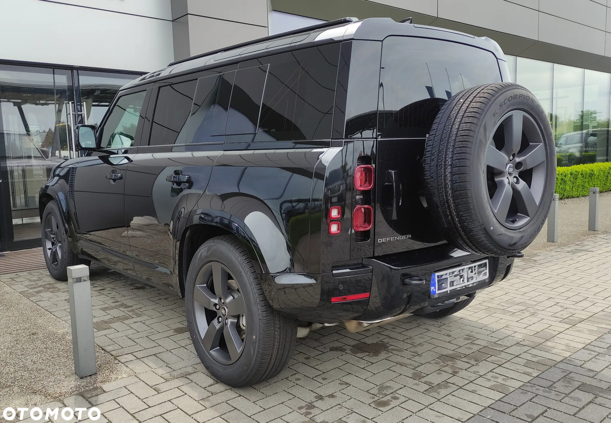 Land Rover Defender - 16