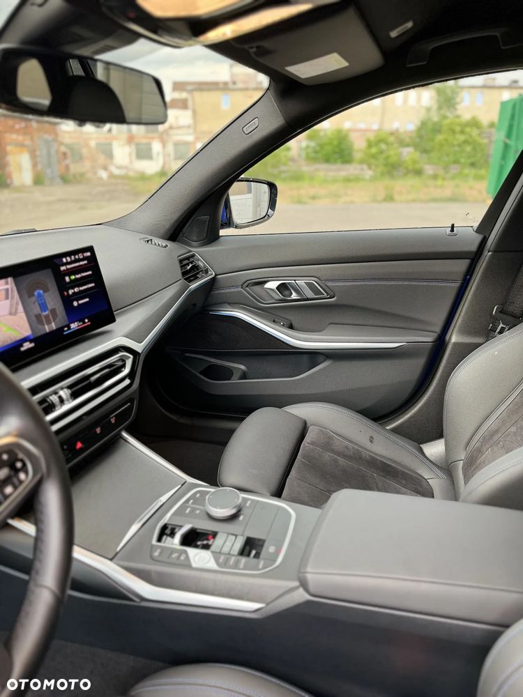 BMW Seria 3 330e M Sport - 24