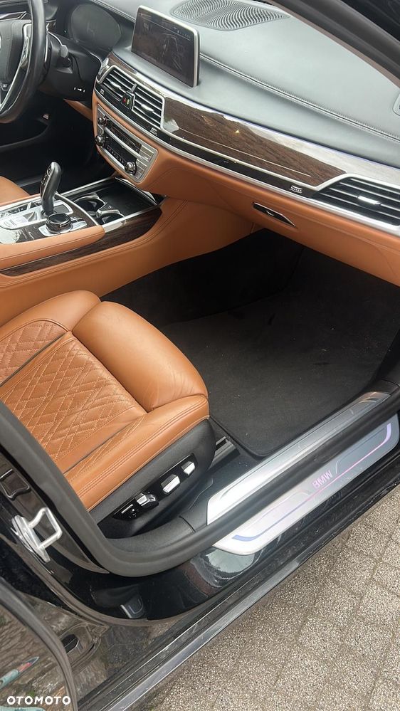BMW Seria 7 750Li xDrive - 13