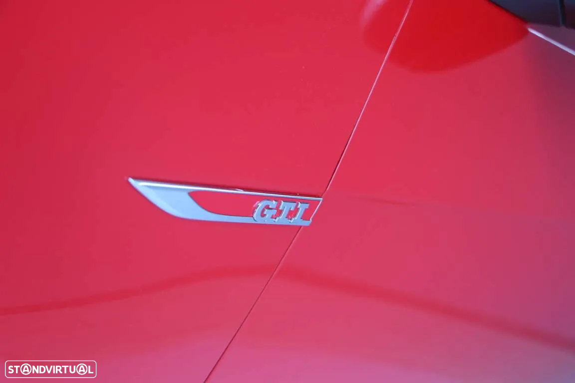 VW Golf 2.0 TSI GTI DSG - 19