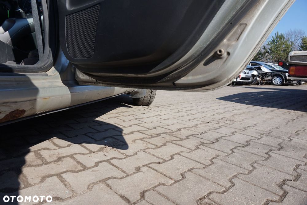 DRZWI TYLNE PRAWE AURIS E15 I 5D HB 1C0  SREBRNY TOYOTA 2006-2009 - 10