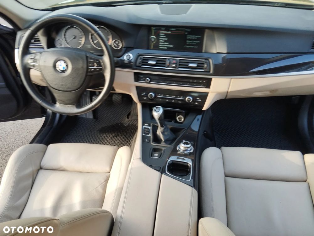 BMW Seria 5 520d Touring Luxury Line - 17