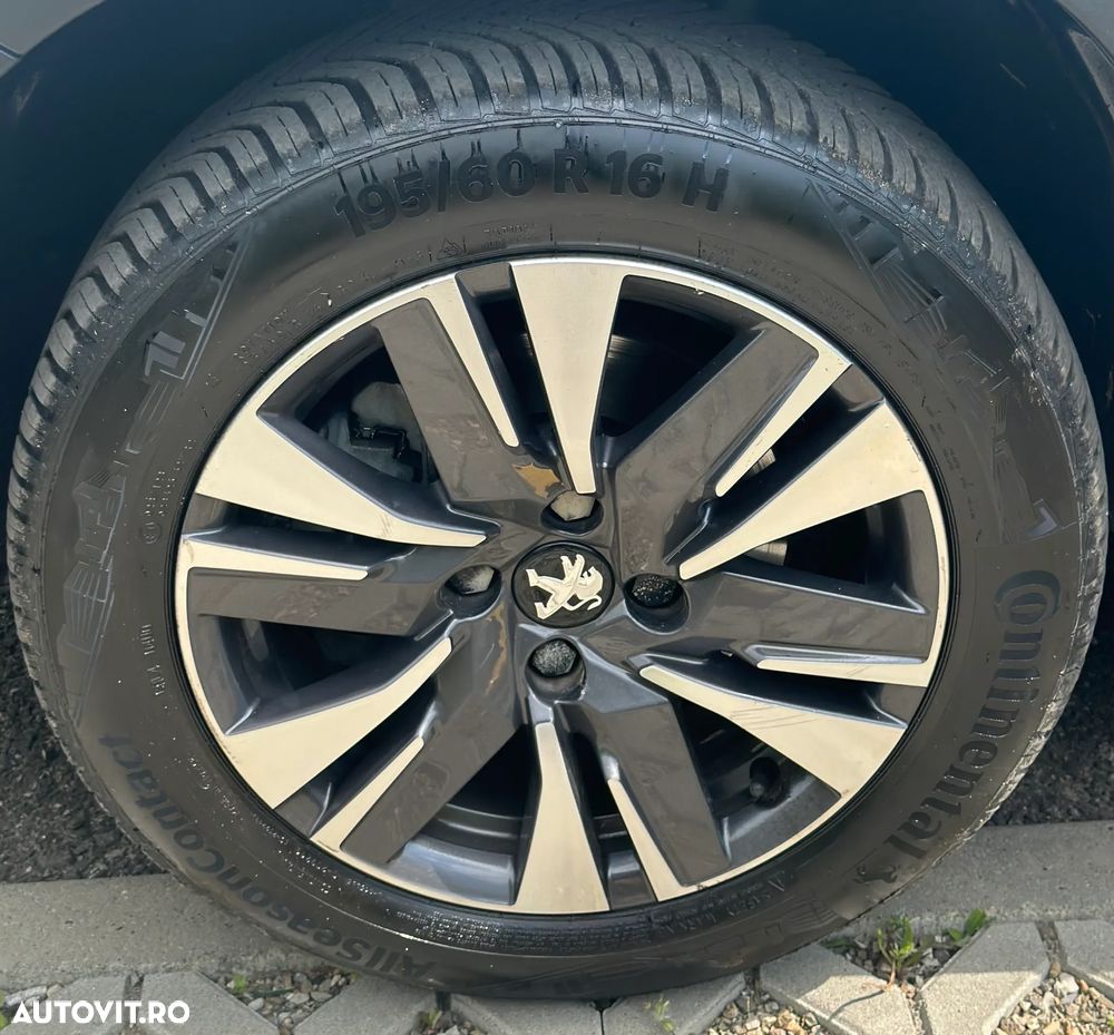 Peugeot 2008 - 32