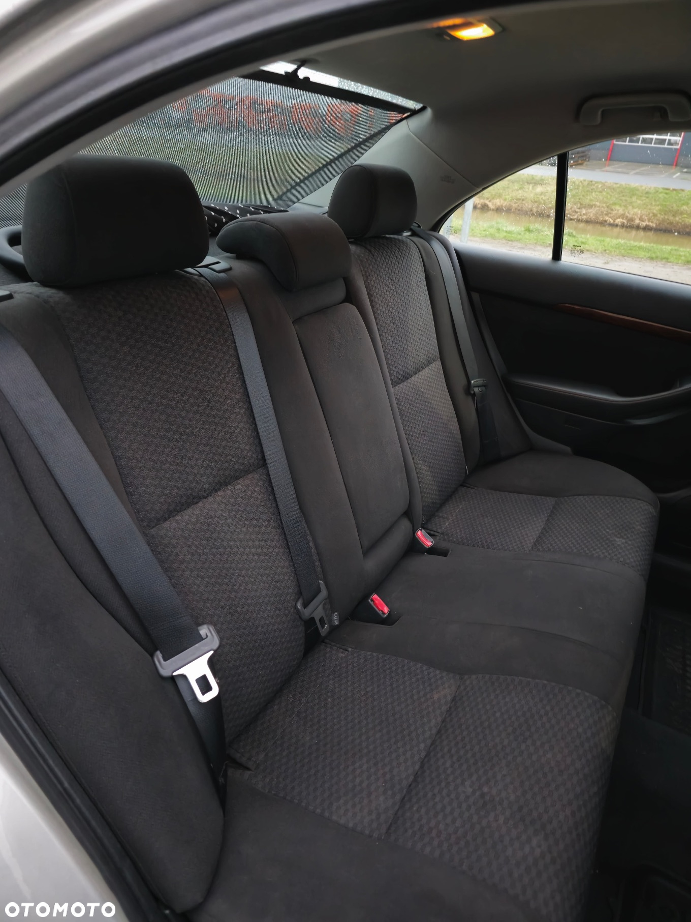 Toyota Avensis 2.0 D-4D - 16