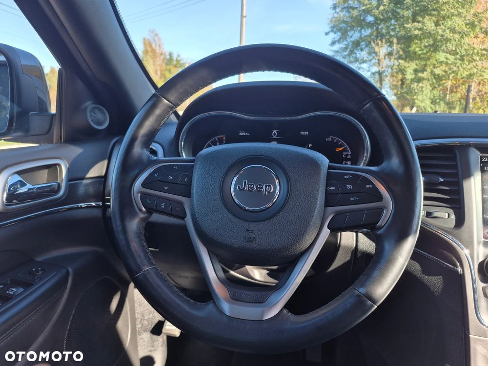 Jeep Grand Cherokee - 25