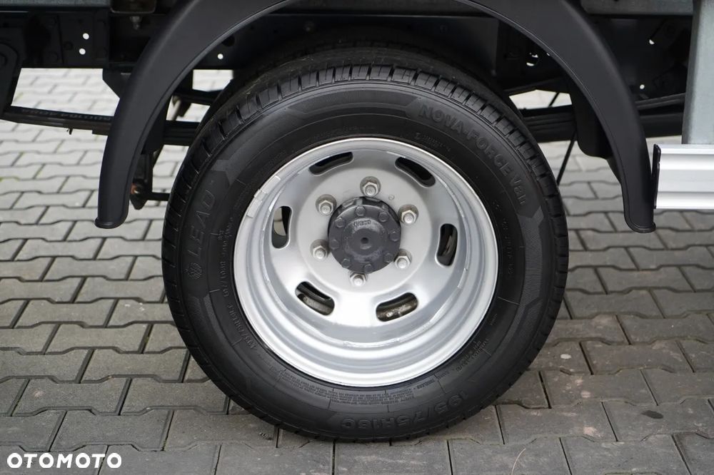 Iveco DAILY 35-160 / KONTENER 4,25 M / IZOTERMA  AUTOMAT HI-MATIC / WINDA / BLIŹNIAK / 2022 / SPROWADZONY - 17