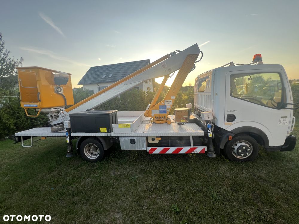 Renault Maxity - 9