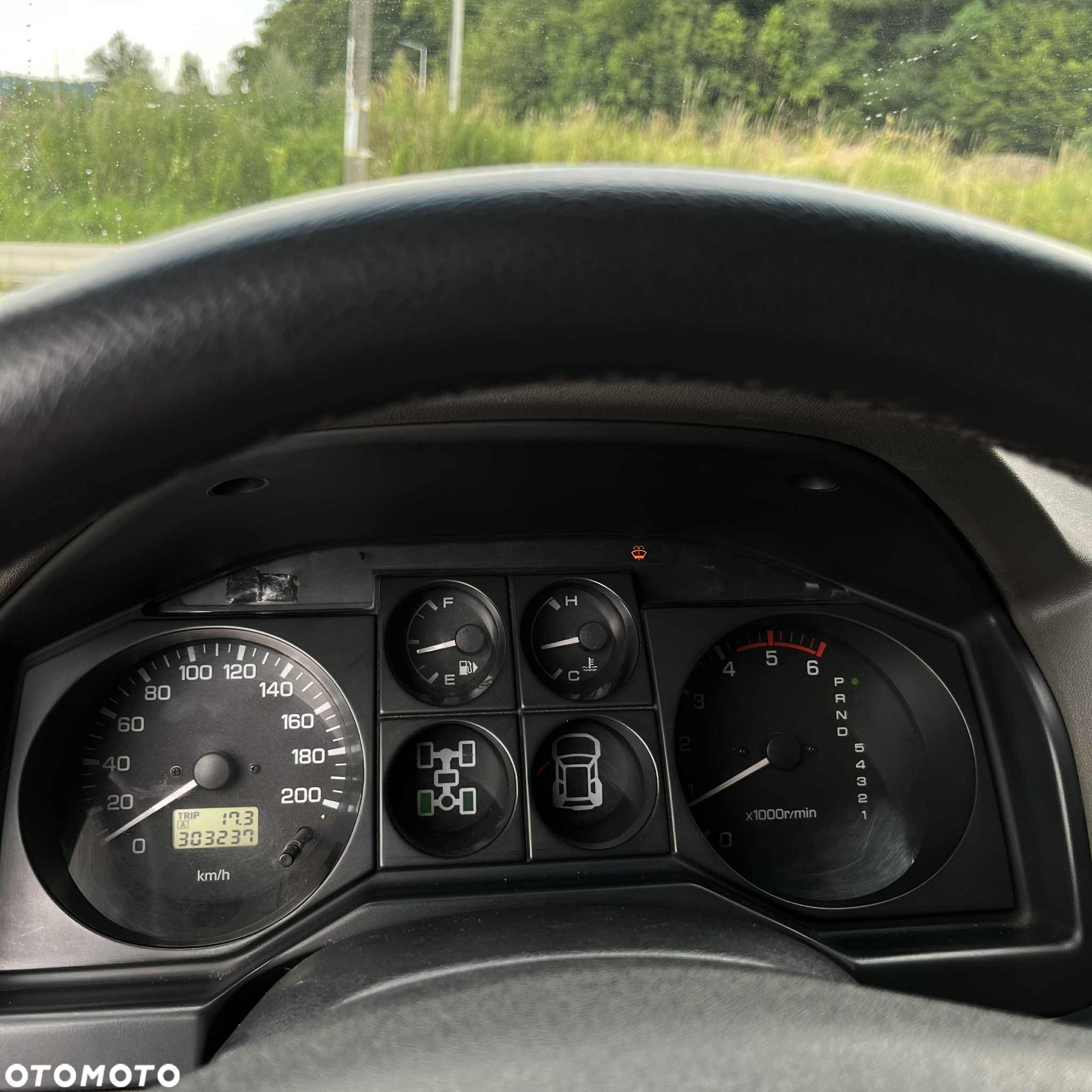 Mitsubishi Pajero - 12