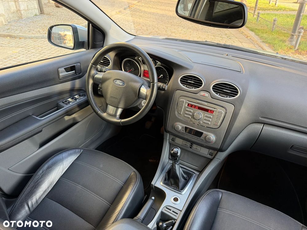 Ford Focus 1.6 Ti-VCT Titanium - 25