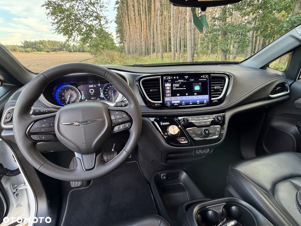 Chrysler Pacifica - 11