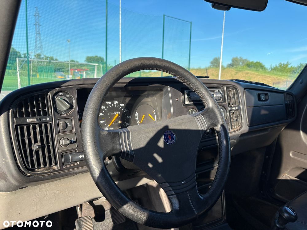 Saab 900 - 30