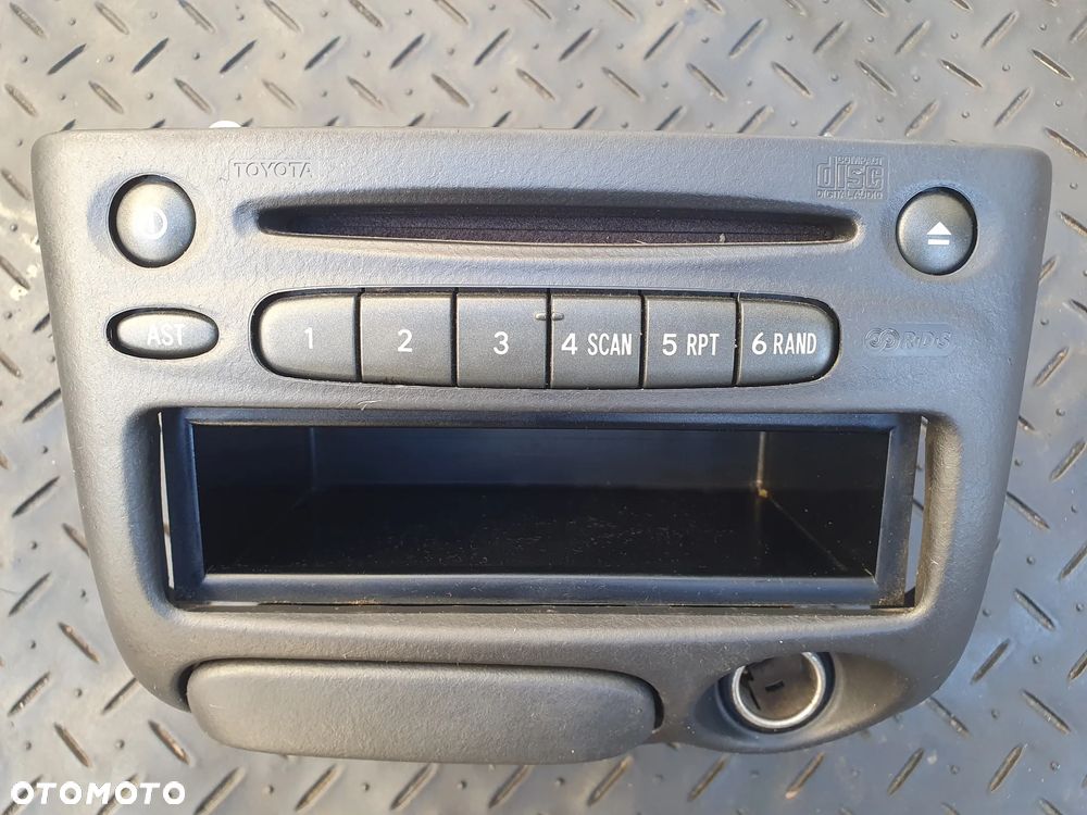 Toyota Yaris Verso 2000 Panel / Radioodtwarzacz 86120-52260 - 1