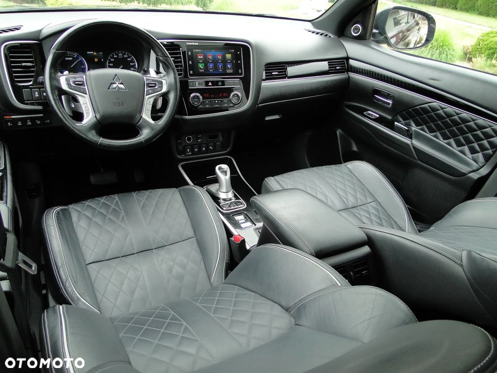 Mitsubishi Outlander Instyle + - 23