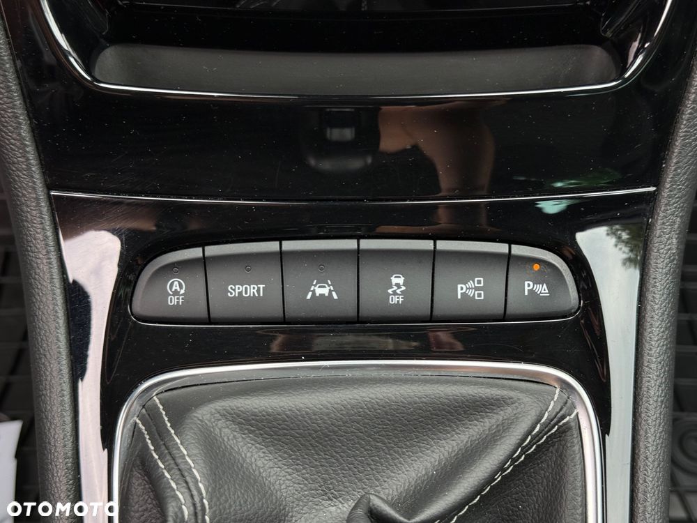 Opel Astra 1.4 Turbo Innovation - 17