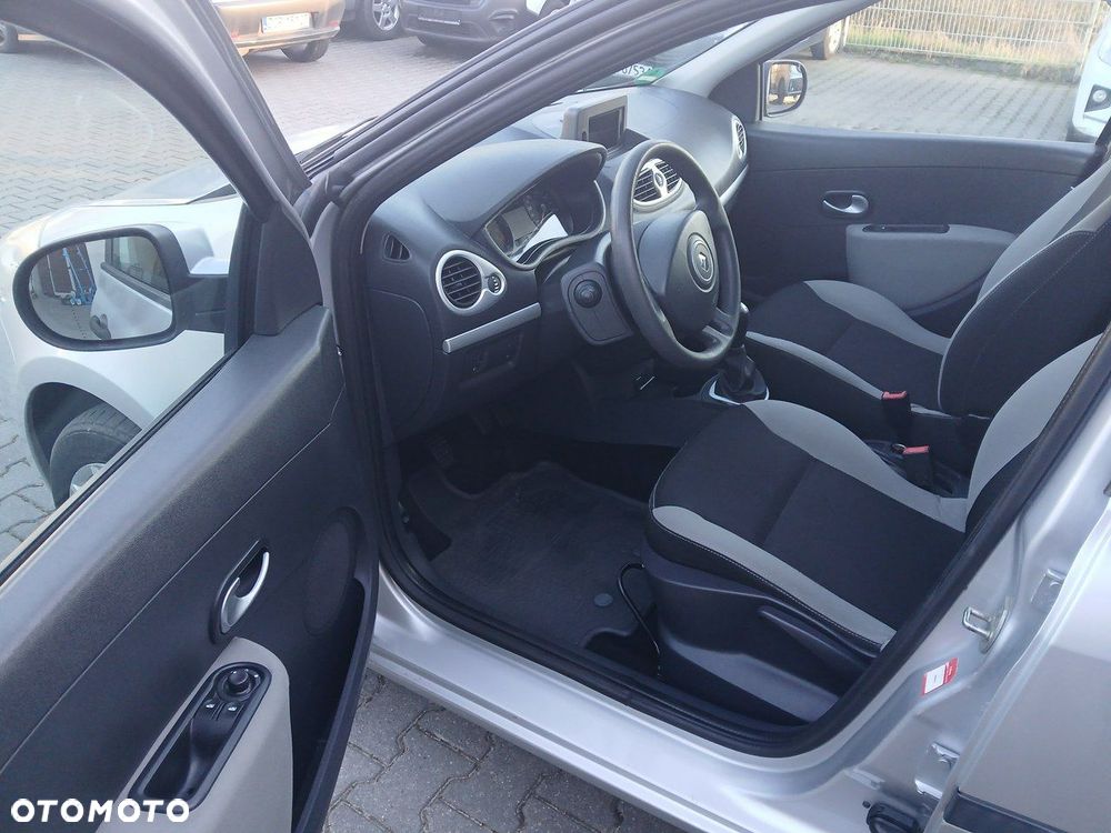 Renault Clio 1.2 16V Life - 10