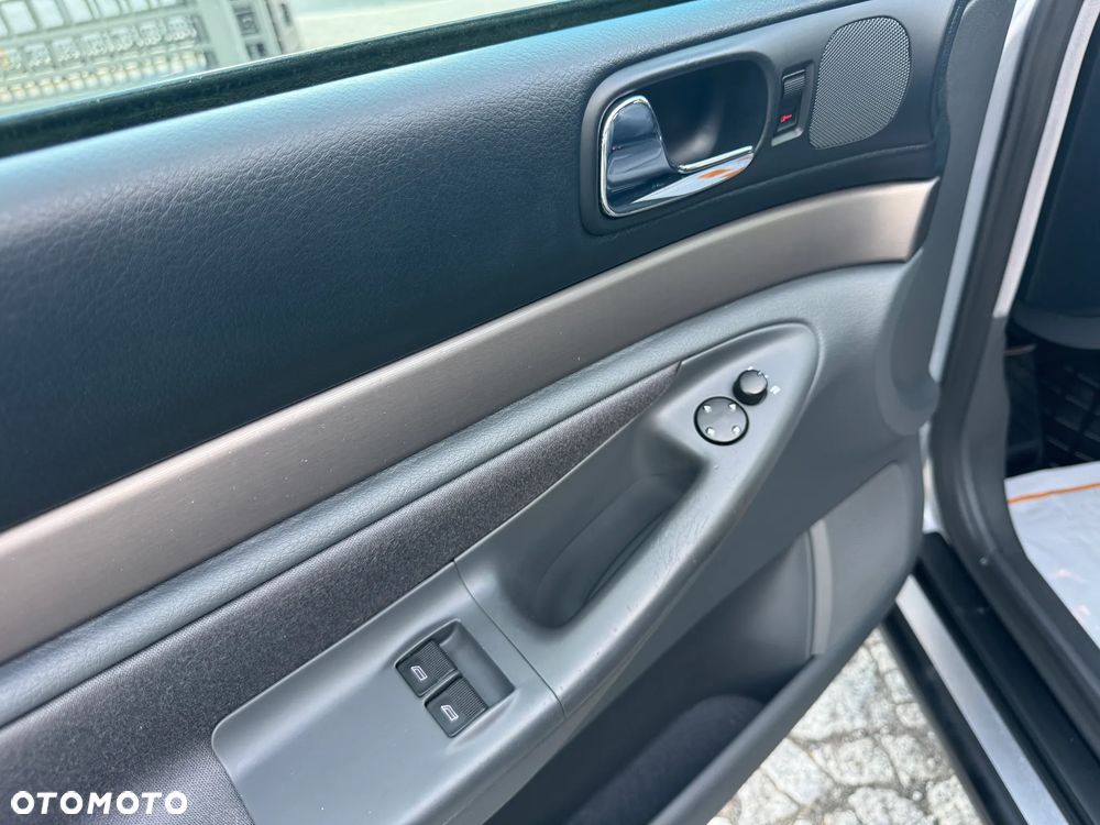 Audi A4 Limousine 1.8 - 23