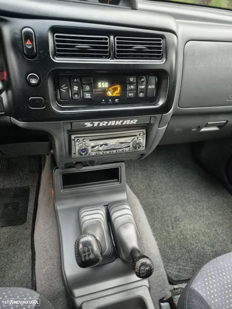 Mitsubishi L200 2.5 TD CD Strakar AC+ABS - 14