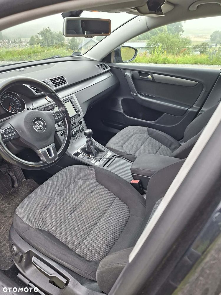 Volkswagen Passat - 4